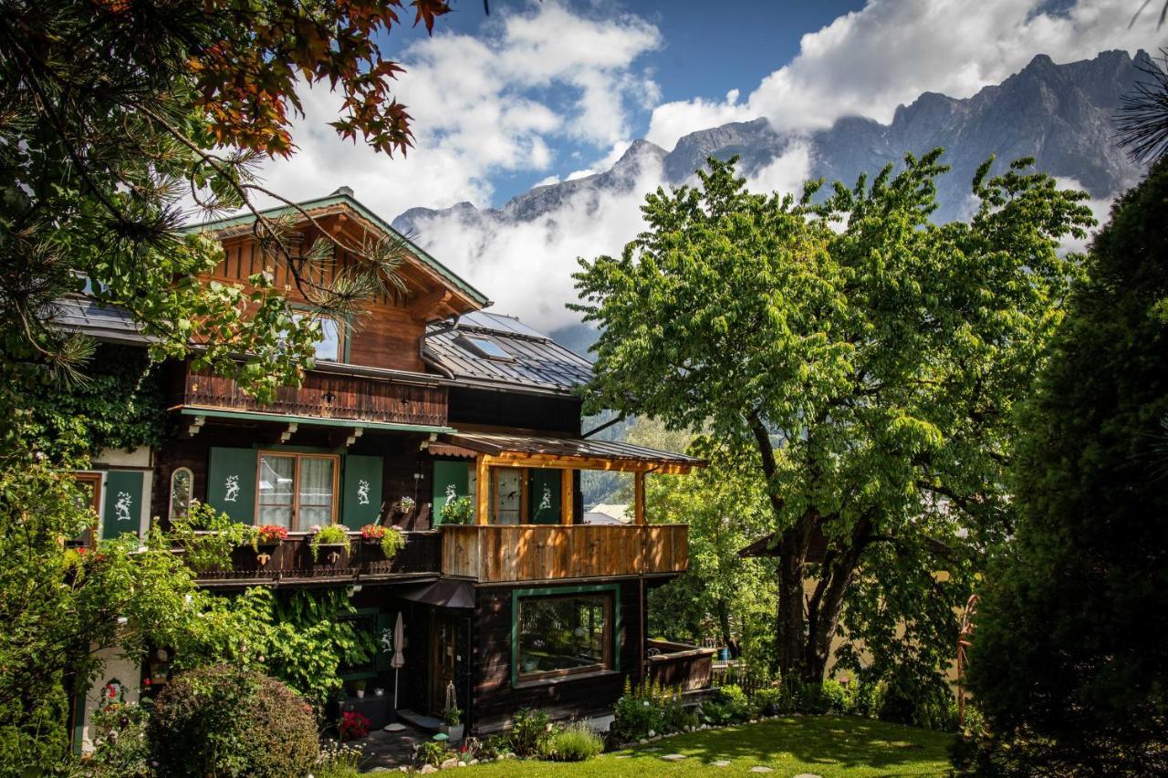 Haus Weidmannsheil - Wohnen Im Romantischen Forsthaus Werfen Buitenkant foto