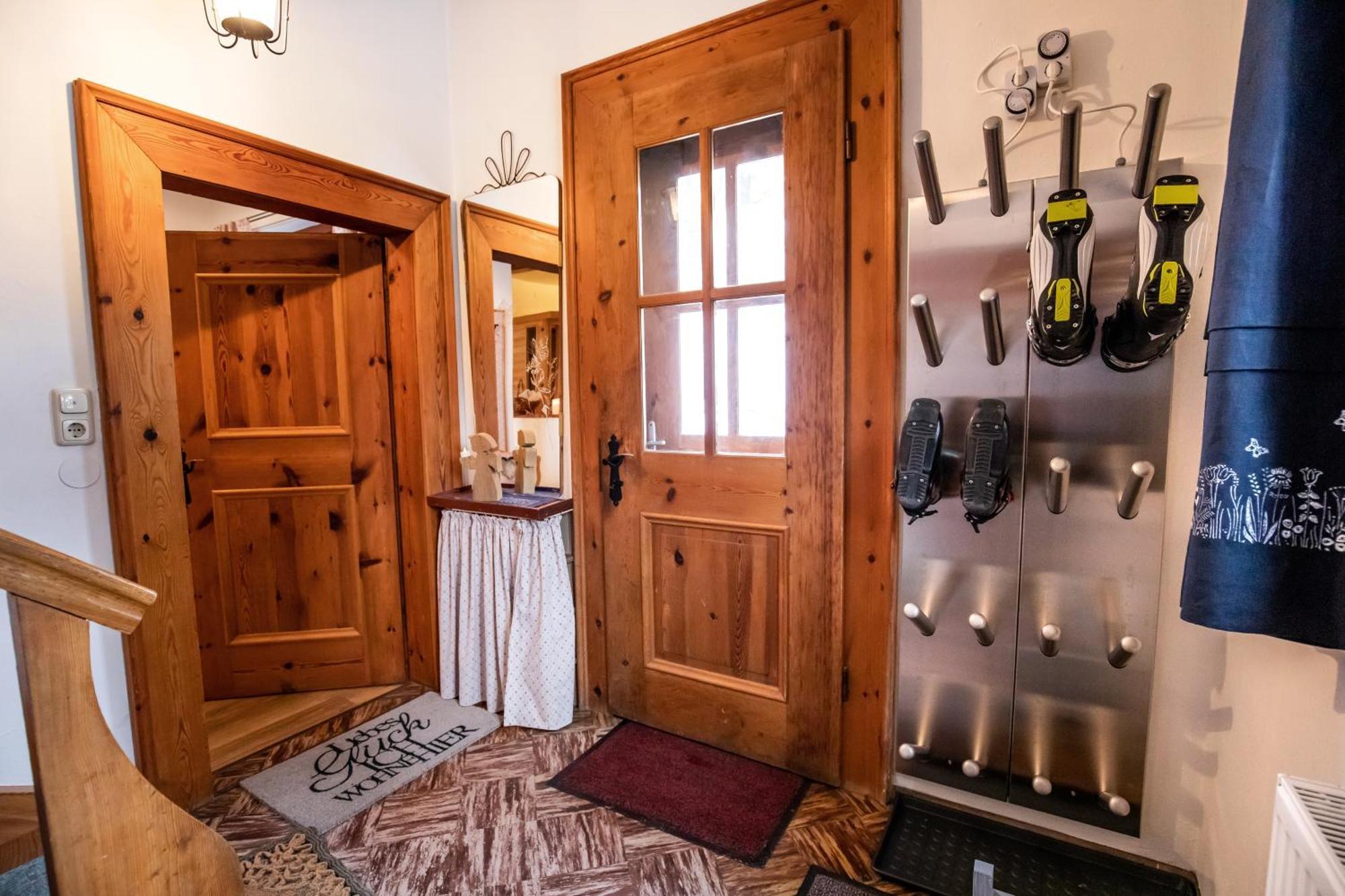 Haus Weidmannsheil - Wohnen Im Romantischen Forsthaus Werfen Buitenkant foto